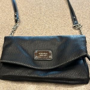 Nine West Crossbody/wristlet CB strap removable, pebbled black man-made leather